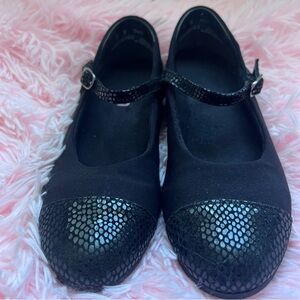 Munro American black Mary Jane flats with straps.size 7N